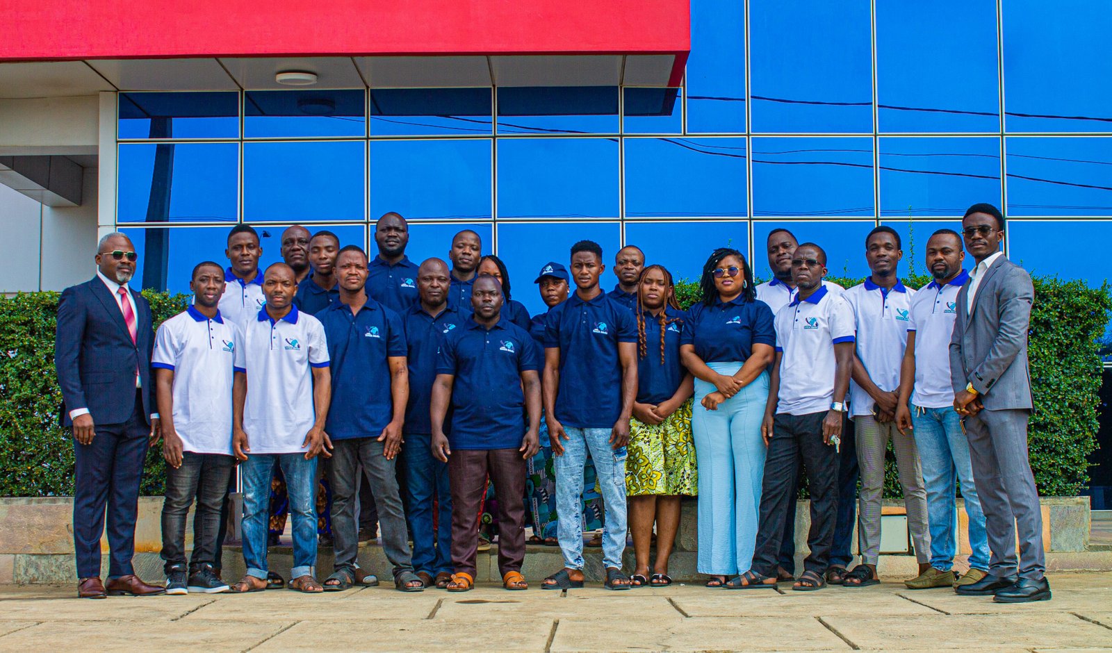 L'ÉQUIPE DERRIÈRE LA MAGIE